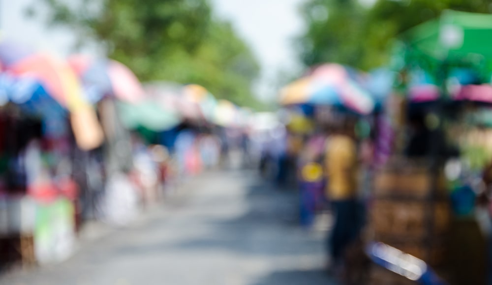 Out of focus image of an outdoor farmers market