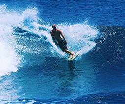 Kristian surfing